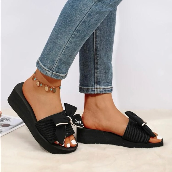 2/$30🔥🔥Bow Decor Slides - Picture 3 of 5